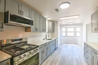 340 4TH Avenue NE Kitchen