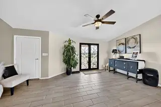 99 NORTHVIEW Trail Living Room