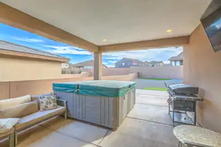 2912 KINGS CANYON Loop NE Patio