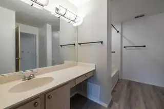 833 COUNTRY CLUB Drive SE D1 Bathroom