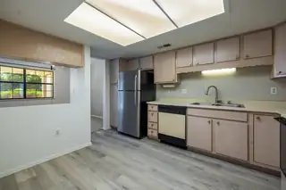 833 COUNTRY CLUB Drive SE D1 Kitchen