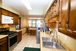12812 LILLIAN Place NE Kitchen