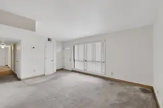 440 SALAZAR Court SE Living Room