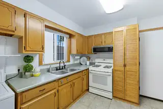 2333 CAGUA Drive NE Kitchen