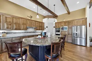 32 EXPRESS Boulevard Kitchen