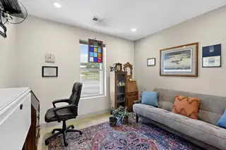 32 EXPRESS Boulevard Home Office