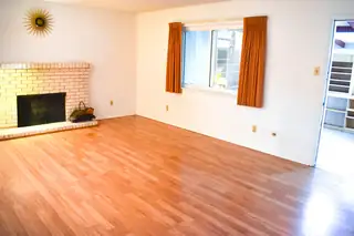 11521 VERSAILLES Avenue NE Kitchen