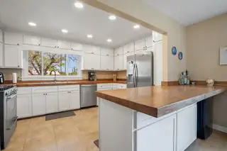 4244 BROADMOOR Avenue NE Kitchen