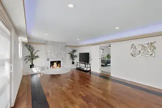 8133 PRINCESS JEANNE Avenue NE Living Room