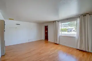 1513 SHIRLEY Street NE Living Room