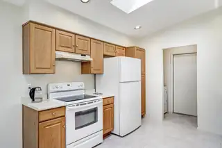 524 SEWARD PARK Avenue NE Kitchen