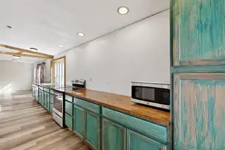 8 RAMPART Road Kitchen