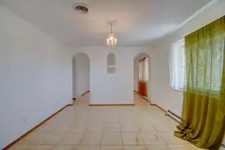 981 CANAL Boulevard SW Living Room