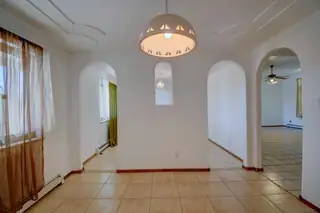 981 CANAL Boulevard SW Living Room