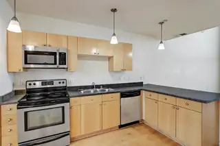 318 BROADWAY Boulevard NE 