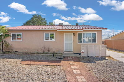 420 69TH Street SW, Albuquerque