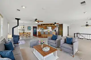 618 RECLINING ACRES Road Living Room