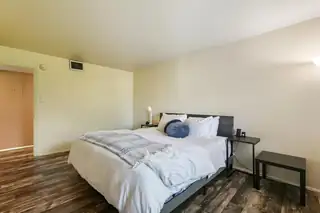 901 COUNTRY CLUB Drive SE F Bedroom