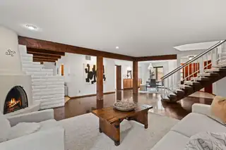 3001 COLONNADE Court NW Living Room