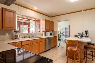 710 W IVERNESS Avenue Kitchen