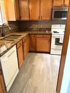 2409 CALLE BONITA Kitchen