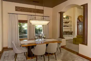 8300 VISALIA Way NE Dining Room