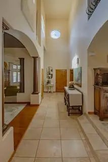 8300 VISALIA Way NE Living Room