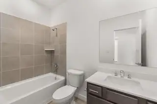 808 Calle de las Rosas Bathroom