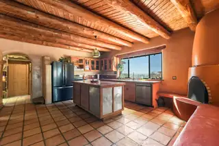 74 LAS ESTRELLAS Kitchen