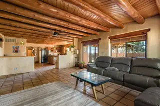 74 LAS ESTRELLAS Living Room