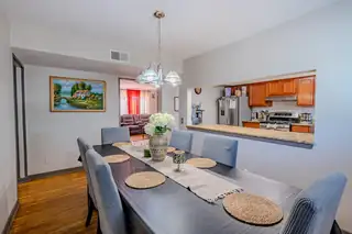 725 LOUISIANA Boulevard SE Dining Room
