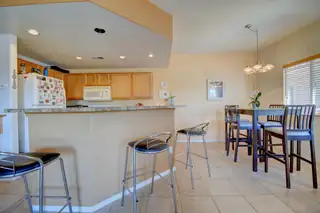 6800 VISTA DEL NORTE Road NE 1322 Kitchen