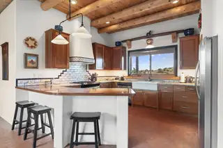 25 ASPEN Road Kitchen