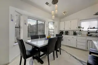 712 SALIDA SANDIA SW Dining Room