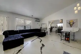 712 SALIDA SANDIA SW Living Room