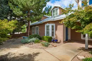 1513 TINNIN Road NW Living Room
