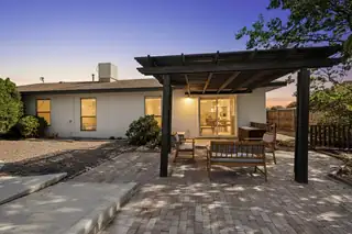 2004 WESTERN HILLS Drive NE Patio