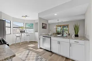 2004 WESTERN HILLS Drive NE Kitchen