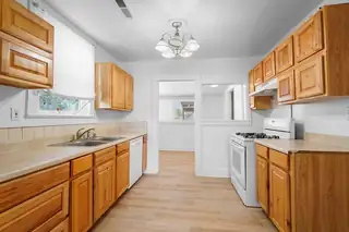 412 HARVARD Drive SE Kitchen