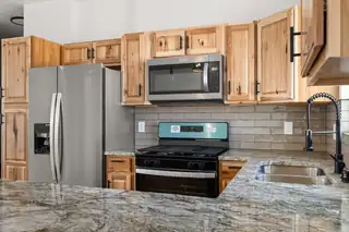 133 CHAMARTIN Avenue Kitchen