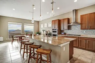 1712 DEER VALLEY Trail NW 