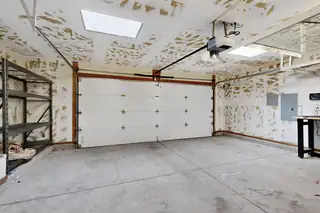 7428 PAWNEE CREEK Trail NE Garage