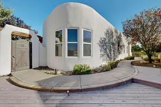 7428 PAWNEE CREEK Trail NE 