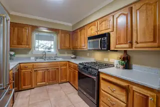 7212 CARRIAGE Road NE Kitchen