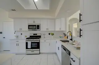 725 SILVER Court NE Kitchen