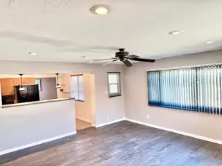 2433 VALENCIA Drive NE 