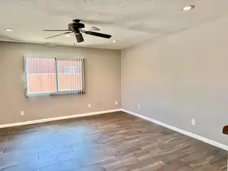 2433 VALENCIA Drive NE 