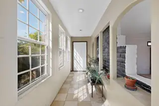 619 GIRARD Boulevard NE Exterior Front