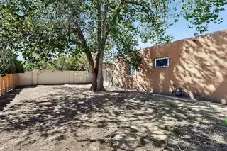 619 GIRARD Boulevard NE Backyard