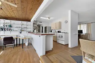 619 GIRARD Boulevard NE Kitchen